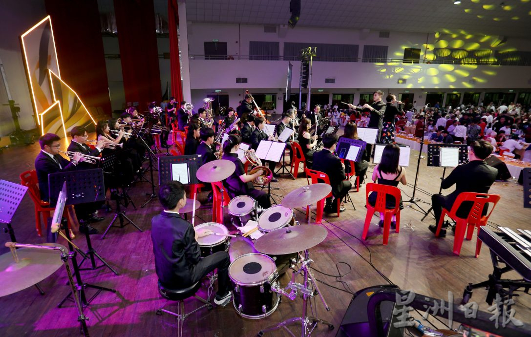 情义95报庆晚宴 歌声音乐舞蹈精彩纷呈