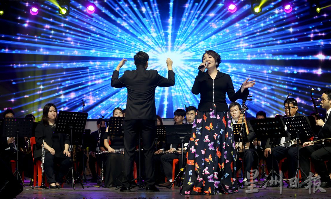情义95报庆晚宴 歌声音乐舞蹈精彩纷呈