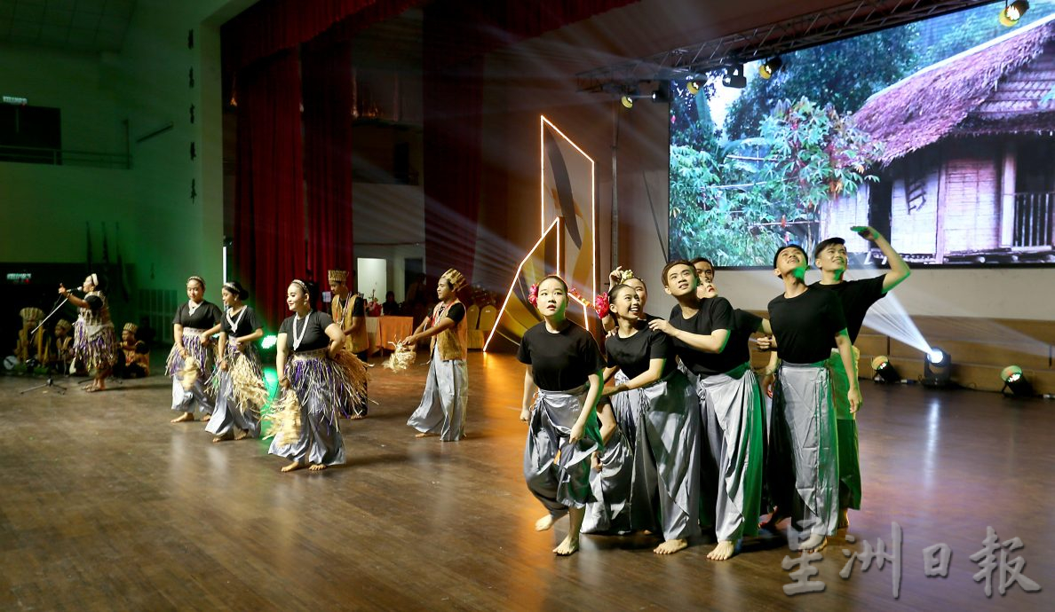 情义95报庆晚宴 歌声音乐舞蹈精彩纷呈