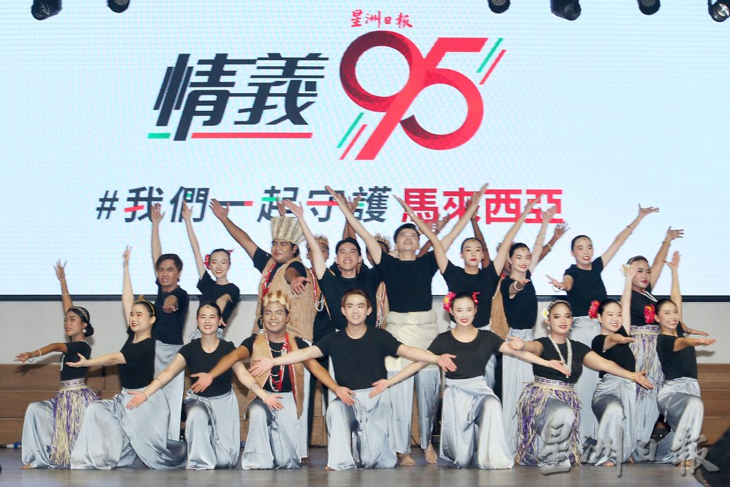 情义95报庆晚宴 歌声音乐舞蹈精彩纷呈