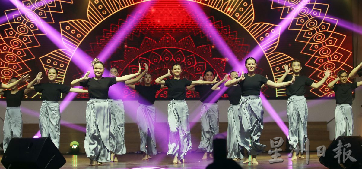 情义95报庆晚宴 歌声音乐舞蹈精彩纷呈