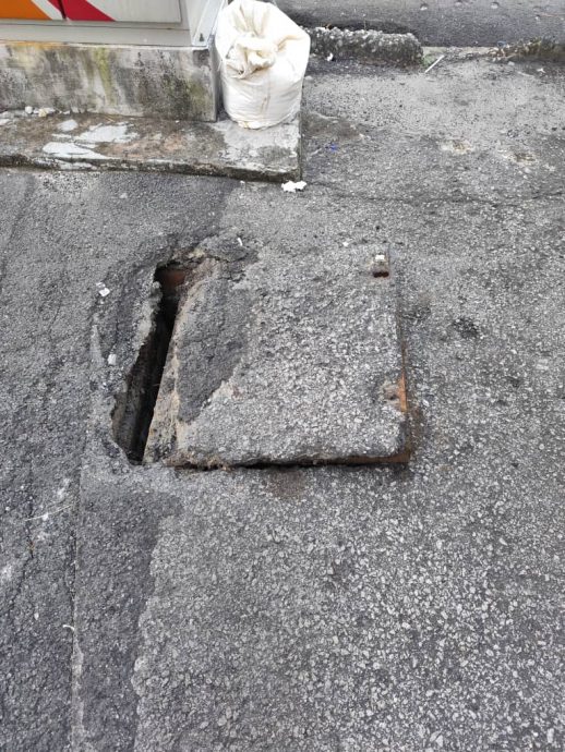 打开井盖偷地下电缆,贼徒得手后留陷阱