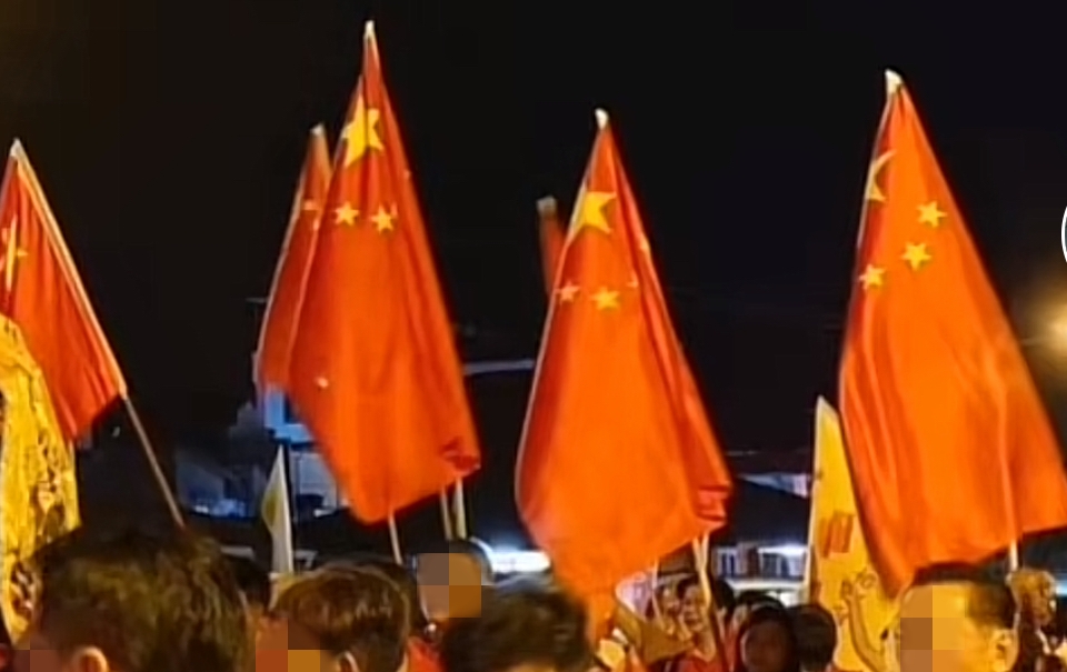 挥中国国旗案|霹总警长:外国人参与游行违规 16中国人承认挥中国旗
