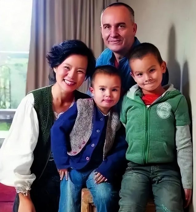 携夫最后演出网赞浪漫分手 龚琳娜情断20年婚姻