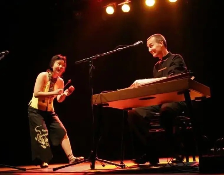 携夫最后演出网赞浪漫分手 龚琳娜情断20年婚姻