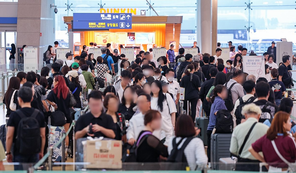 明星也要排队!韩国仁川机场取消“公众人物专属通道计划”