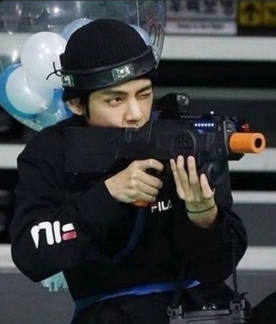 曝入伍第5天传简讯 V@BTS遭检举违反军法