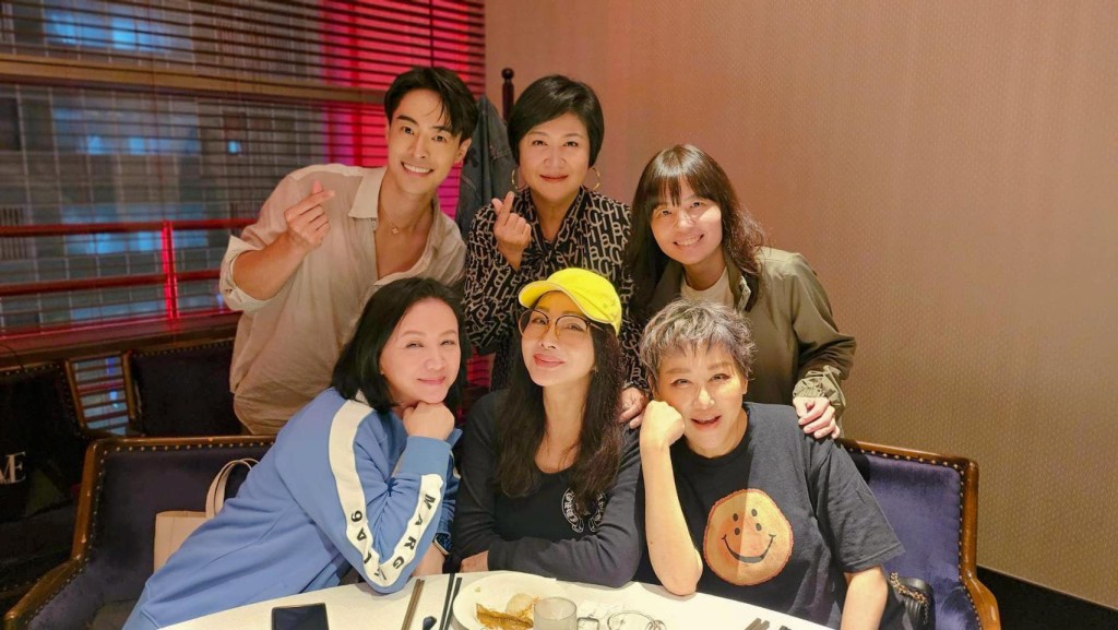 曾华倩赴台旅行 合体陈美凤掀回忆