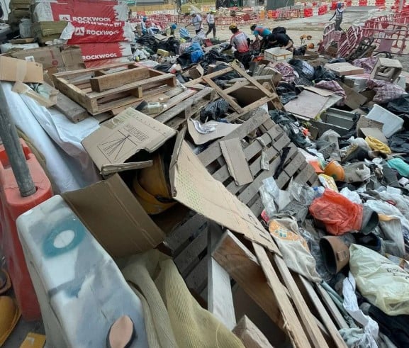 机场地盘逾百工人财物不见 工人:被当垃圾 警列误会
