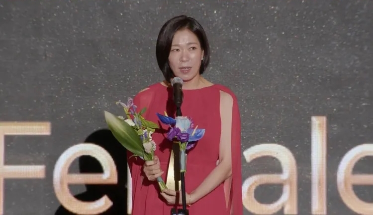 林依晨夺釜山影展视后 哽咽秀流利韩语