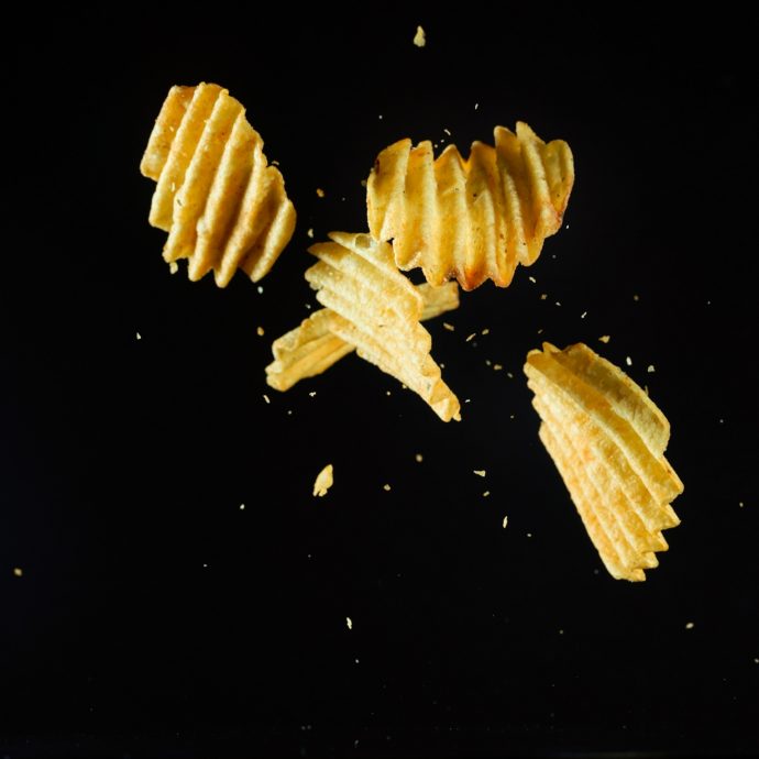 求真|“5秒规则”不实！食物落地即沾细菌 专家吁千万别食用