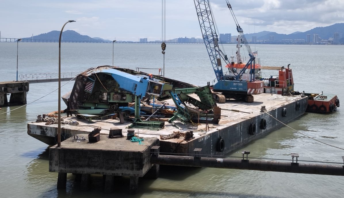 求真(全国版)蓝色槟城老渡轮进行拆解工作