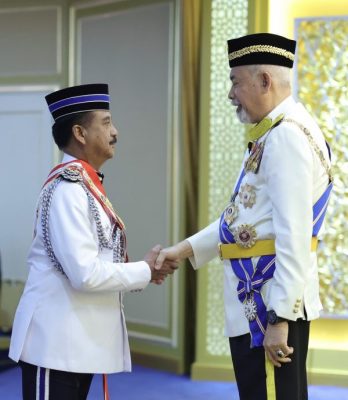 沙元首华诞赐封1376人 砂总理总警长曹格受封