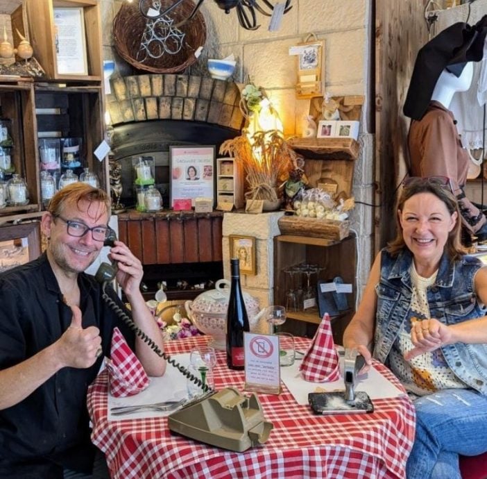 法国餐厅下手机禁令 生意反升 东主:乐见人们又开始交谈