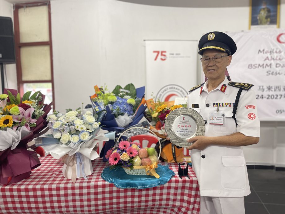 张亚伍卸肩负29年重责,红新月会新山区会交棒蔡烈苍