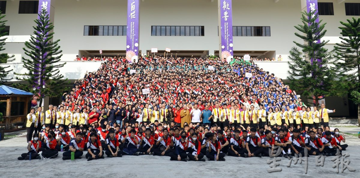 版头之一 *已签发* 柔:佛光山新马寺与柔教育局首联办,为1500名SPM考生祈福