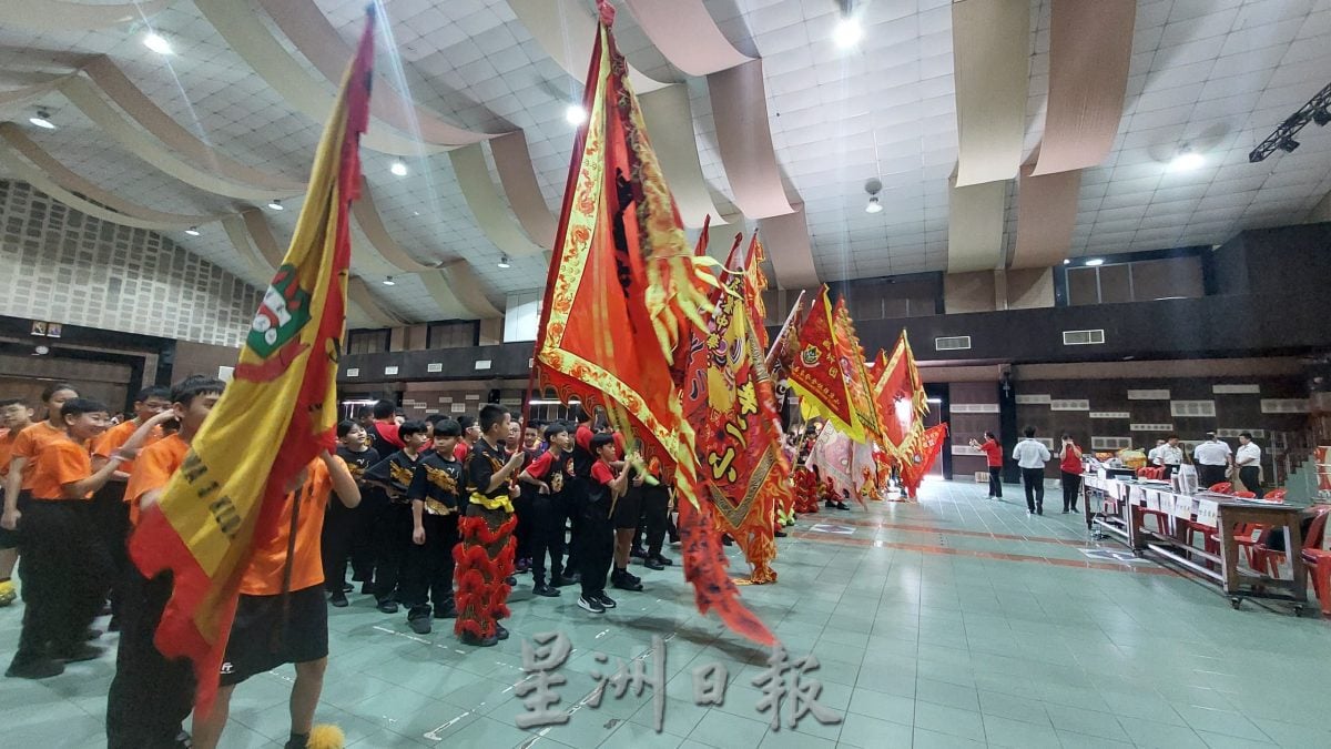 版头之一 *已签发* 柔:居銮传统南狮中小学校际赛 26队伍一决高下