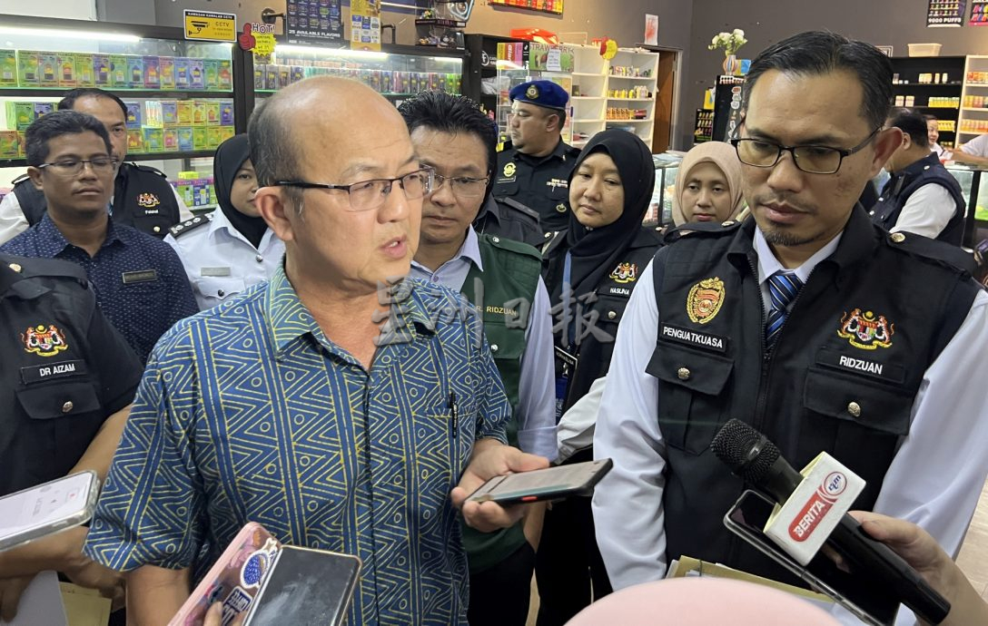 甲2早餐店1薄饼店卫生不达标 被发现有老鼠粪便食材放地上