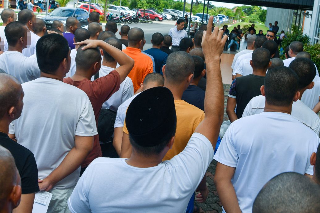 申请释放囚犯许可证获批,63人获释回家庆祝屠妖节。