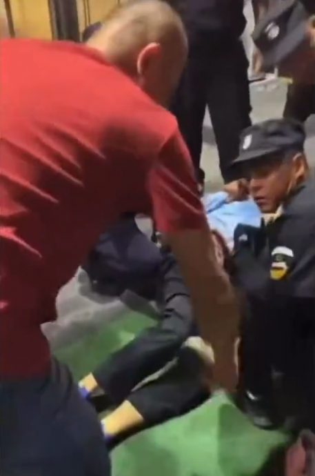 男子持双刀超市斩人酿3死15伤 连小孩也没放过