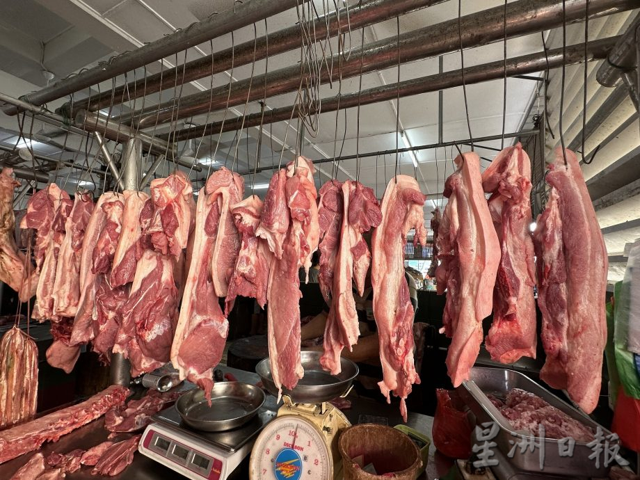 砂生猪虽跌价 猪肉贩自行决定售价