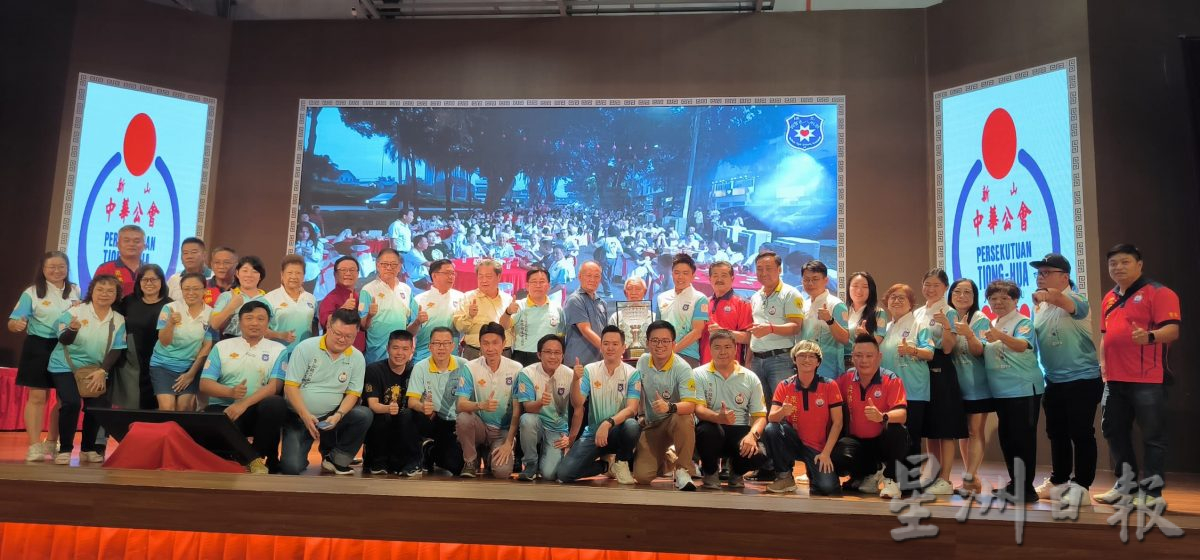 社区版头*已签发* 柔:柔佛潮州八邑会馆大热夺4奖,成万盏华灯中华杯大赢家