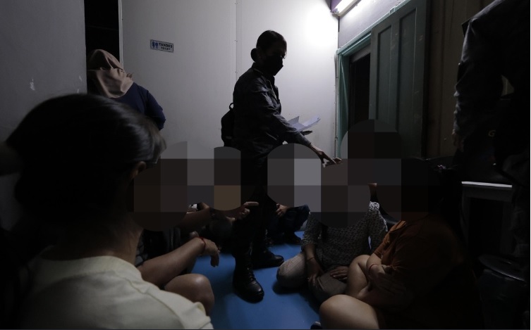 移民局取缔卡拉OK中心 缅甸女专为同籍顾客服务