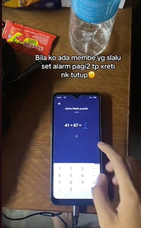视频|不答题不给关!帮室友关手机闹钟 内建程序跳出数学题