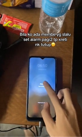 视频|不答题不给关!帮室友关手机闹钟 内建程序跳出数学题