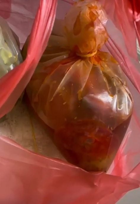 视频|食堂打包咖喱令人作呕 “满是蛆虫在游动!”