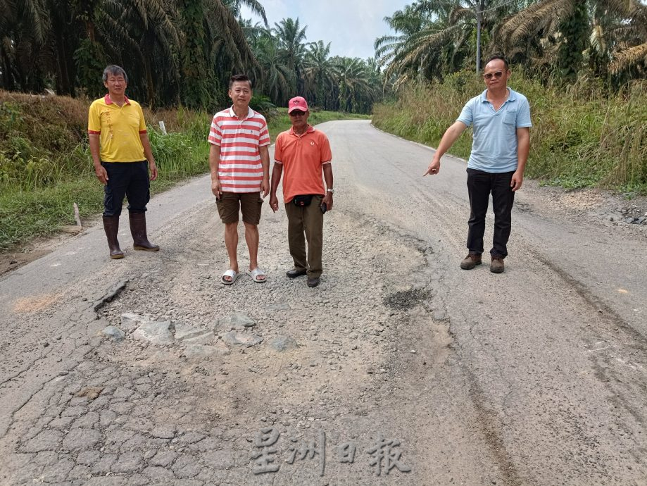 (请签发)柔:拉央拉央马华芭13公里主干道路布满坑洞 道路使用者盼当局尽快修补