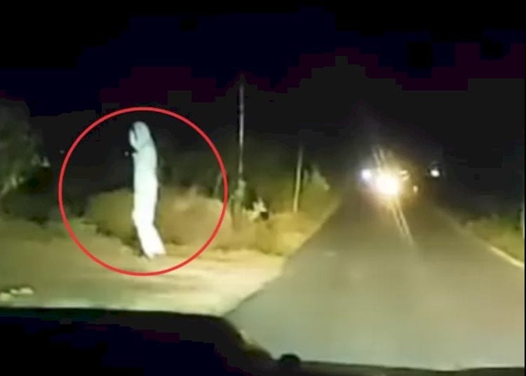 跌倒了还会爬起来 马来僵尸趁万圣节吓人反被讥“不专业”