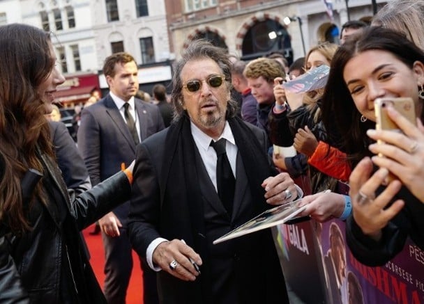 阿尔柏仙奴与儿子相差83年 首出自传:希望他会认识我