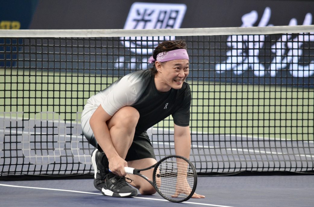 陈奕迅球击樊振东惶恐 演唱会门票当“赔礼”?