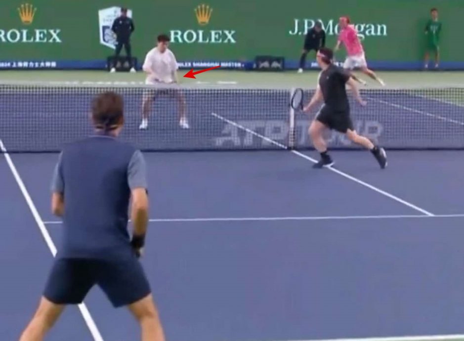 陈奕迅球击樊振东惶恐 演唱会门票当“赔礼”?