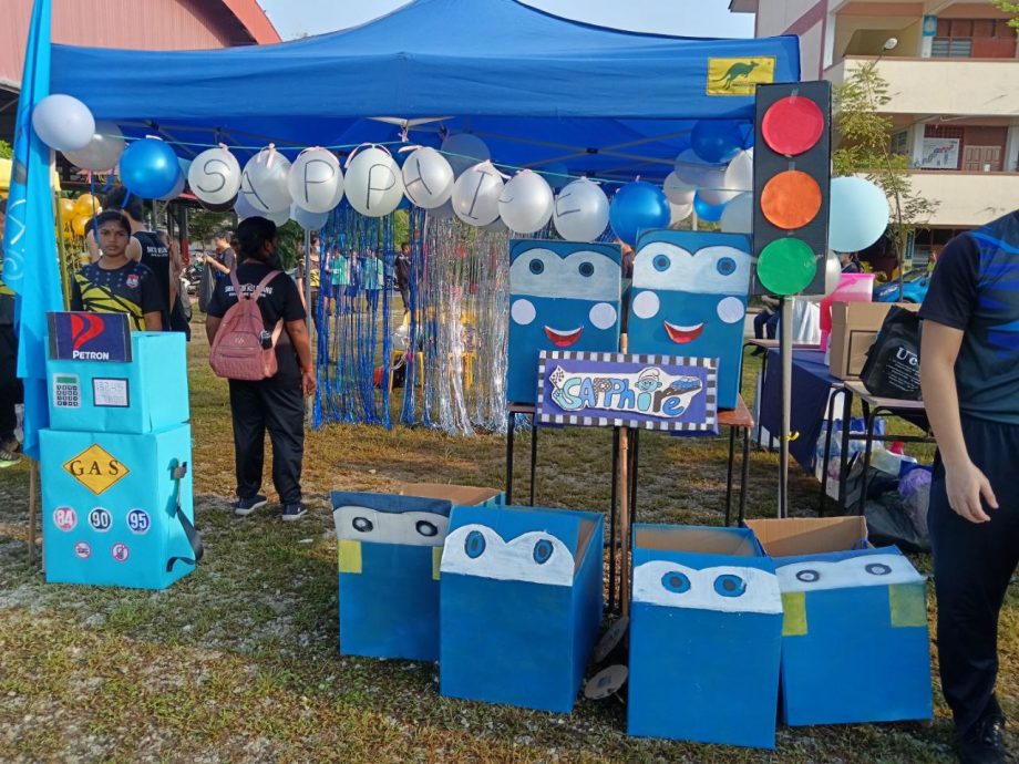 霹：学海学记/主文/“趣”享运动“味”你喝彩 升中运动会“赛车”入场