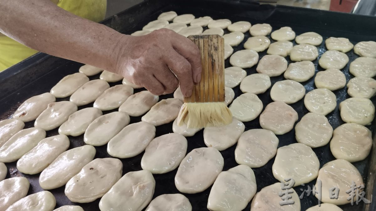 霹:封底主文/它的诞生/没“鸡”的鸡仔饼 饼皮陷料巧妙结合 香气足口感佳