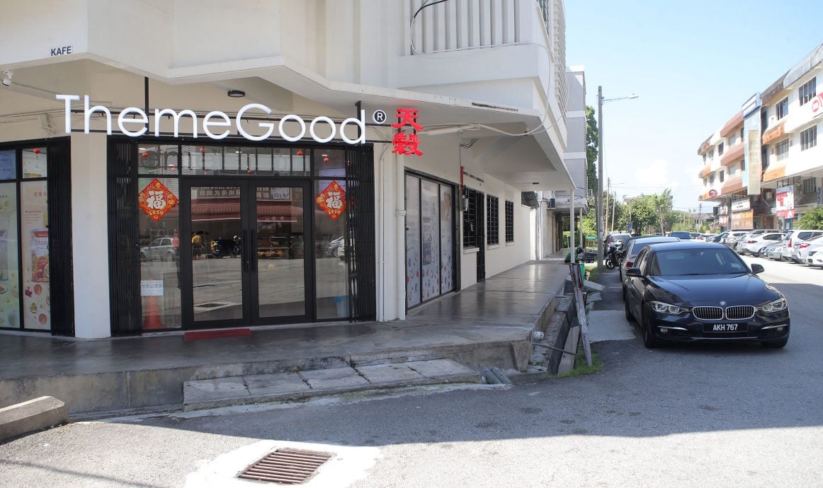 霹:封面主文/车撞店频仍引市民关注 商家提高警觉减风险