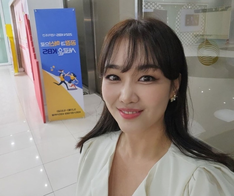 韩国女歌手罹舌癌3期 竟是蛀牙惹祸