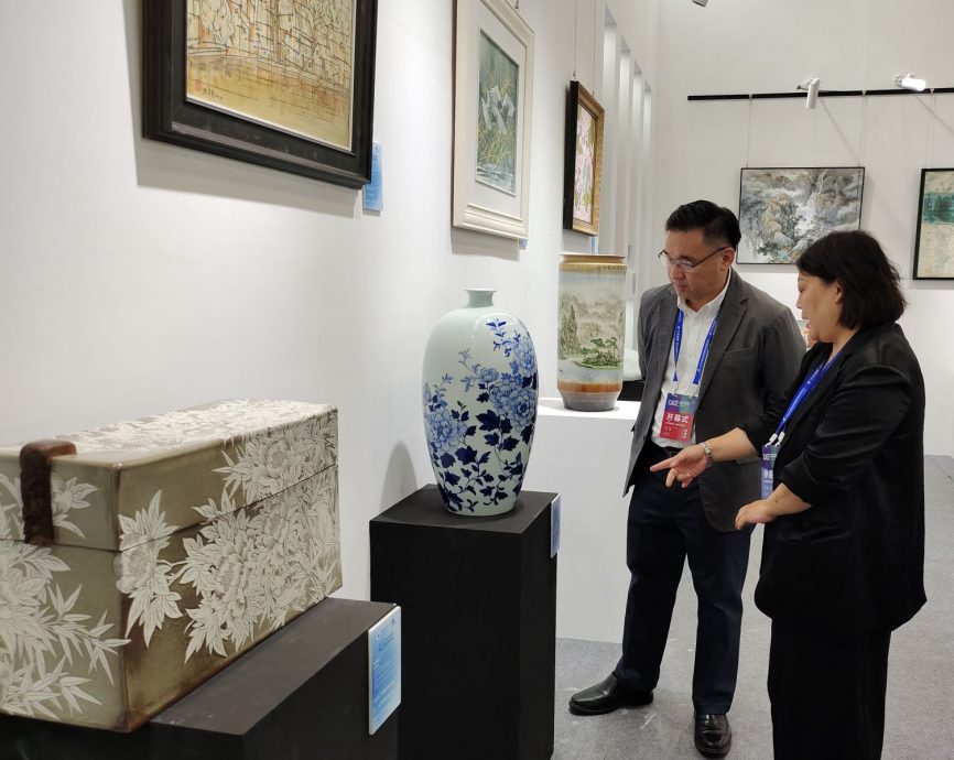 颜天禄:见证文化交流 娘惹瓷器深化马中友好