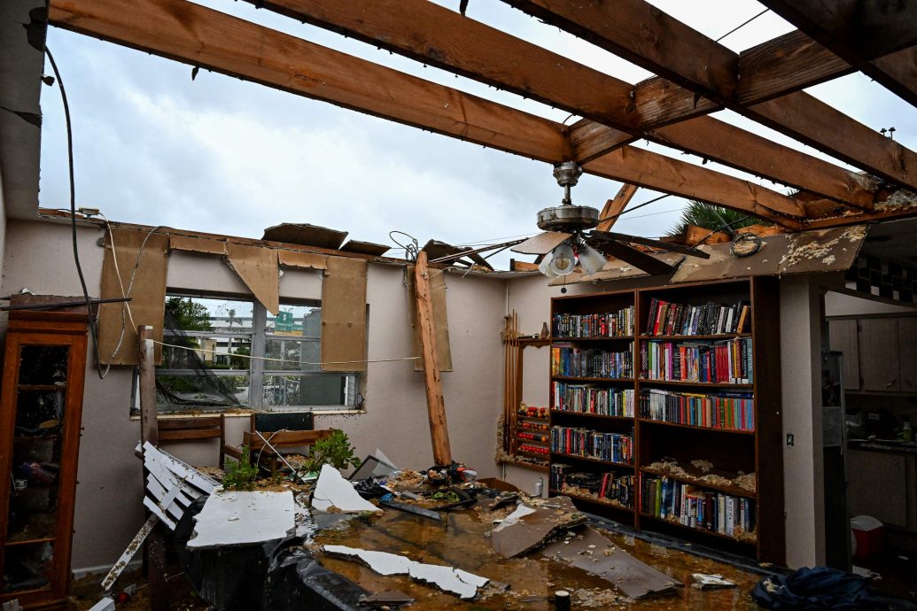 飓风“米尔顿”狂暴登陆佛州前 当局发逾百个龙卷风警报 近300万户断电