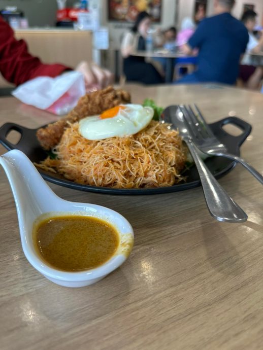食客投诉加RM2咖喱汁“只有两汤匙” 店家:那是供小吃的蘸料