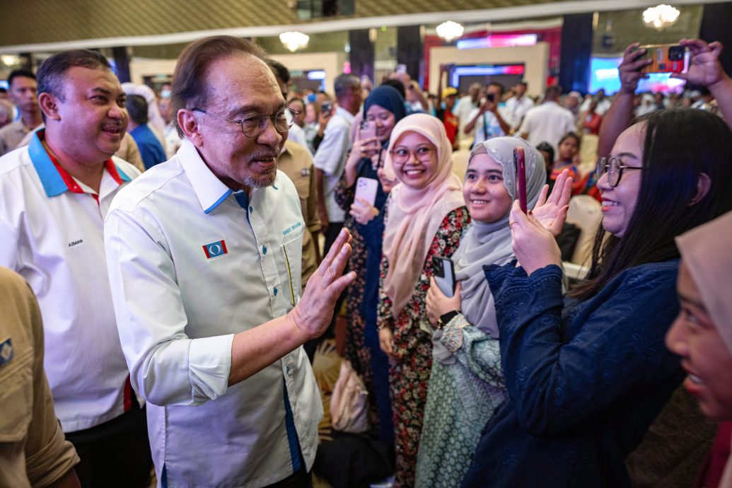 首相:尚未对T15群收入细分 不加重85%群体负担为重