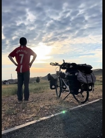 骑行六个月逾万里路,只为见到偶像罗纳多