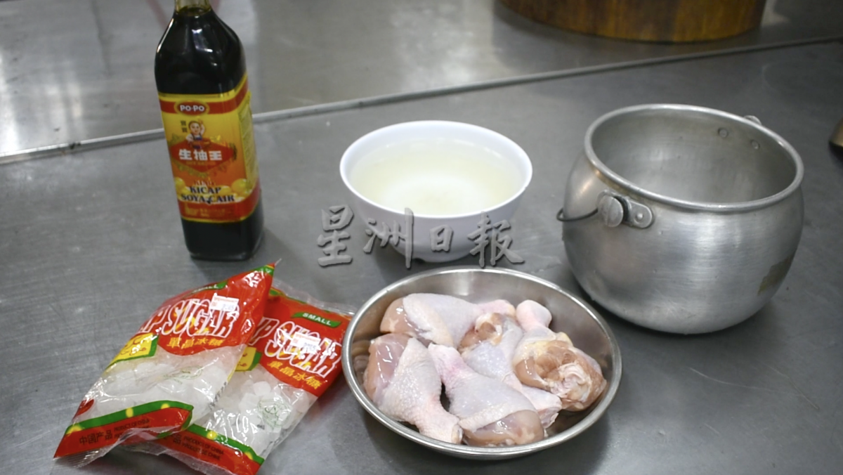 (10月28日发布)私房好菜/青年学煮酱油卤鸡 留住奶奶温情
