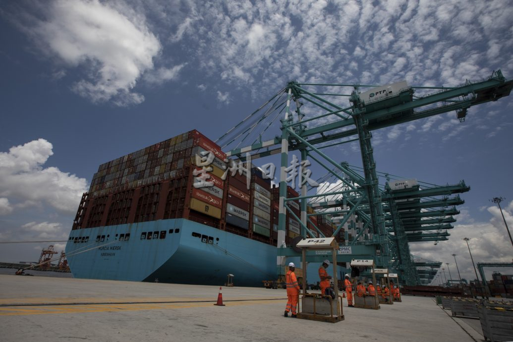 (3/10见报)星角摄/图说大马(10月3日刊):丹绒柏乐巴斯港口的数字化与自动化无人驾驶技术