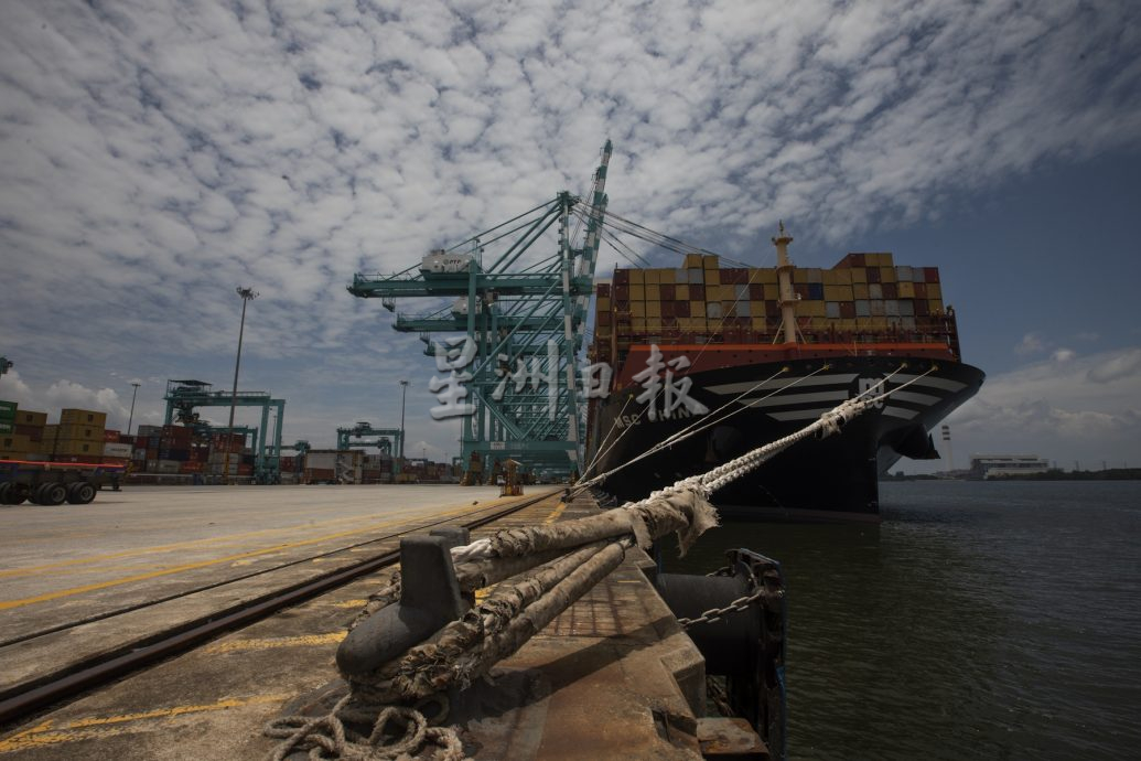 (3/10见报)星角摄/图说大马(10月3日刊):丹绒柏乐巴斯港口的数字化与自动化无人驾驶技术