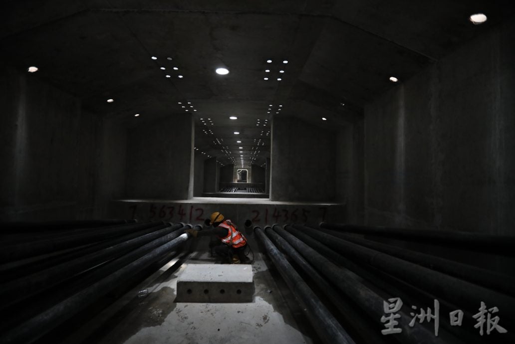 (供10月14日)星角摄/图说大马:RTS海上段桥顺利合龙