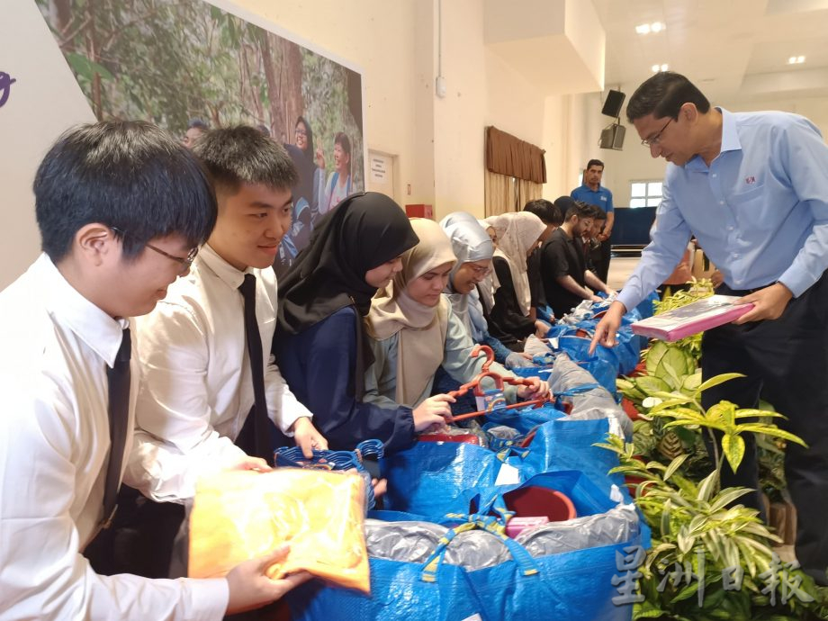 (全国版)理大迎4807新生报到 5对双胞胎引瞩目