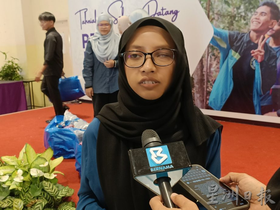 (全国版)理大迎4807新生报到 5对双胞胎引瞩目